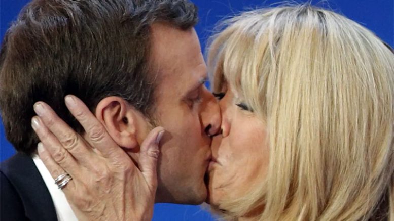 Macron kisses wife in front of Pope