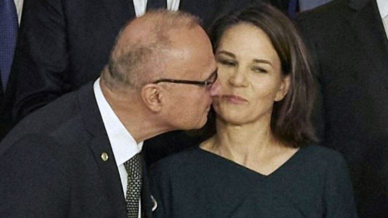 Croatian minister kiss scandal